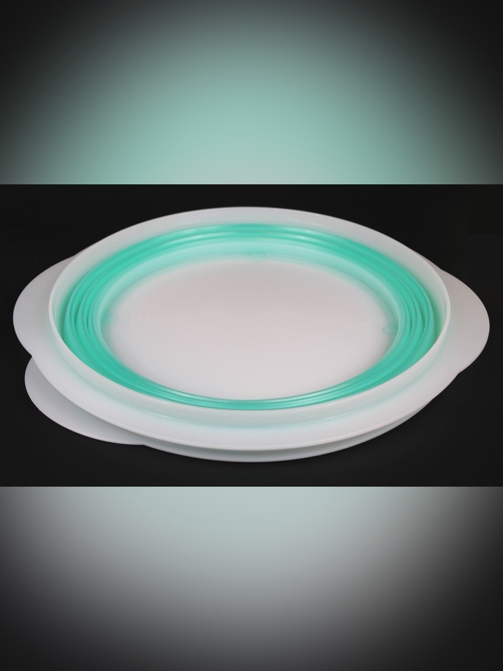 Tupperware FlatOut Expandable Bowl 8.25 Cup (Aqua Blue)